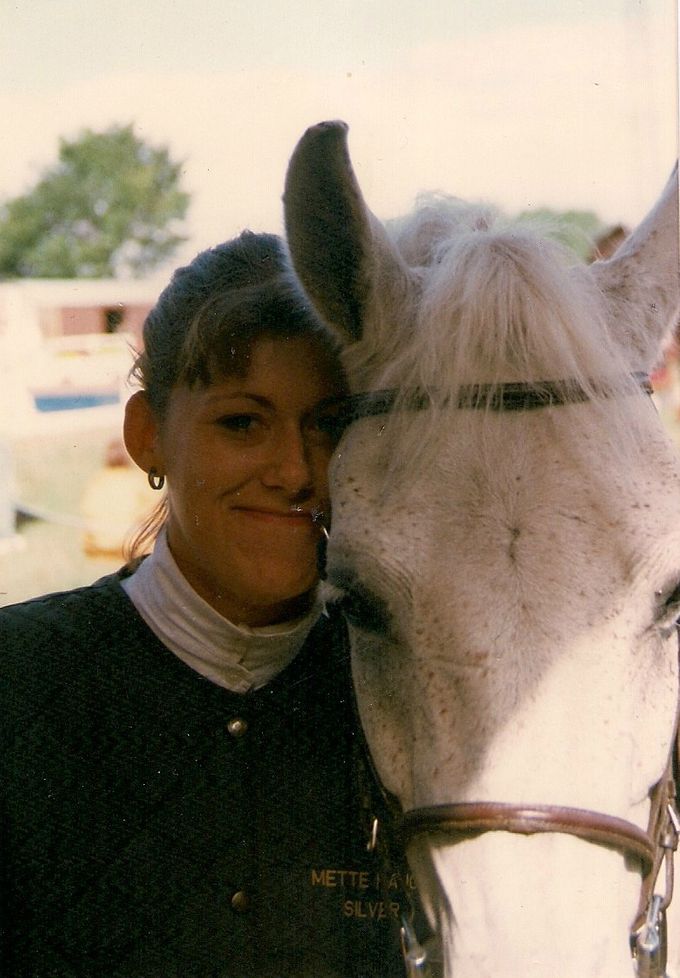 Min allerførste hest Silver, (Araber/New Forest), som jeg havde i 26 år – han blev 34 år gammel.


Han vil altid være drivkraften i mit hestehjerte - med indsigt, indføling og tanke.